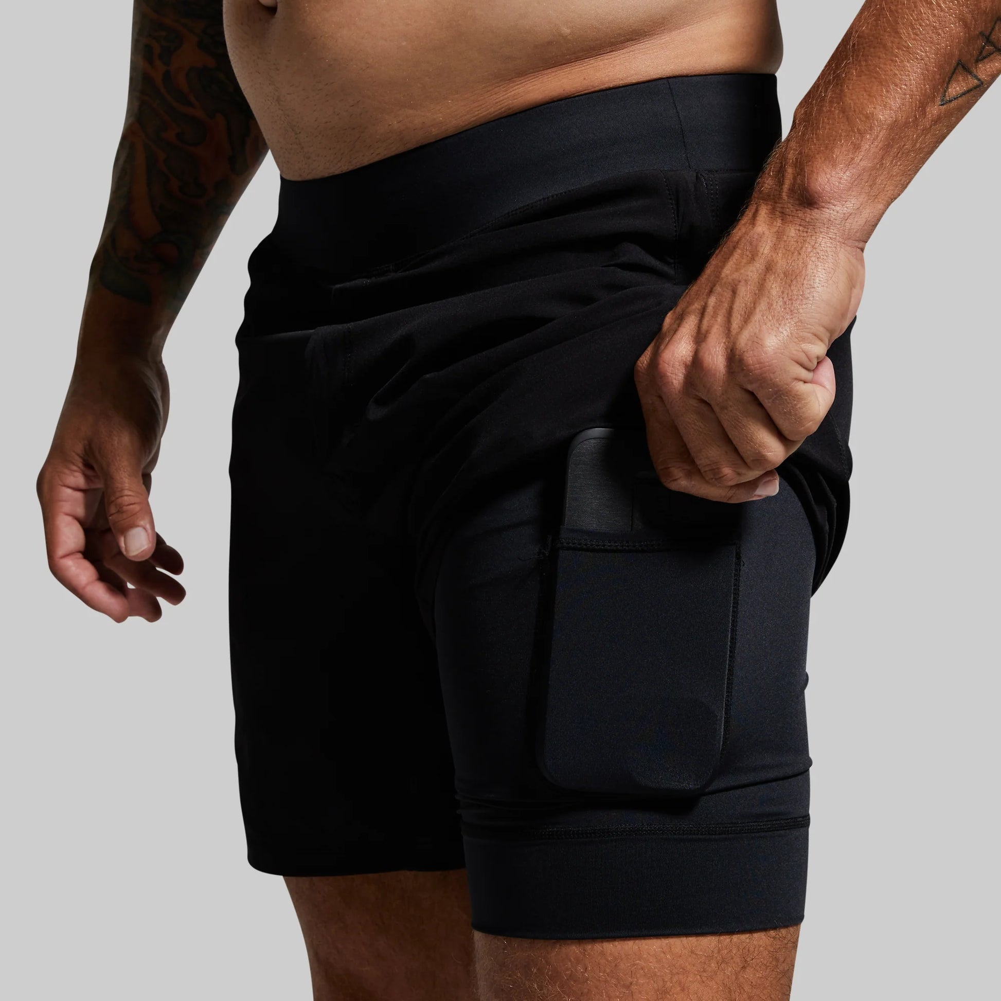 VERSATILE SHORT W/ COMPRESSION 7" - Black