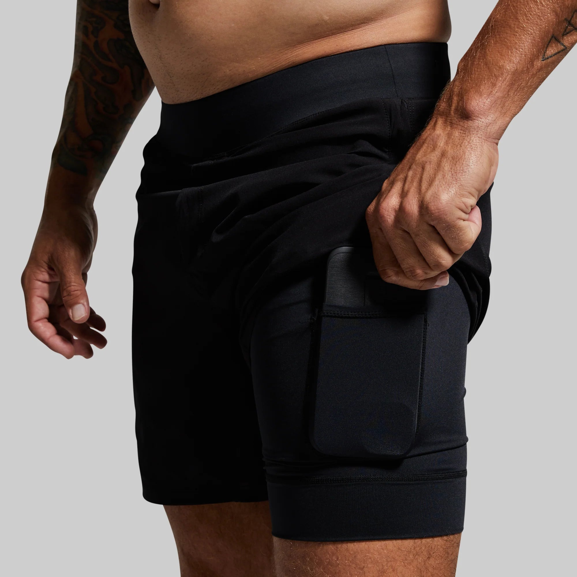 VERSATILE SHORT W/ COMPRESSION 7" - Black