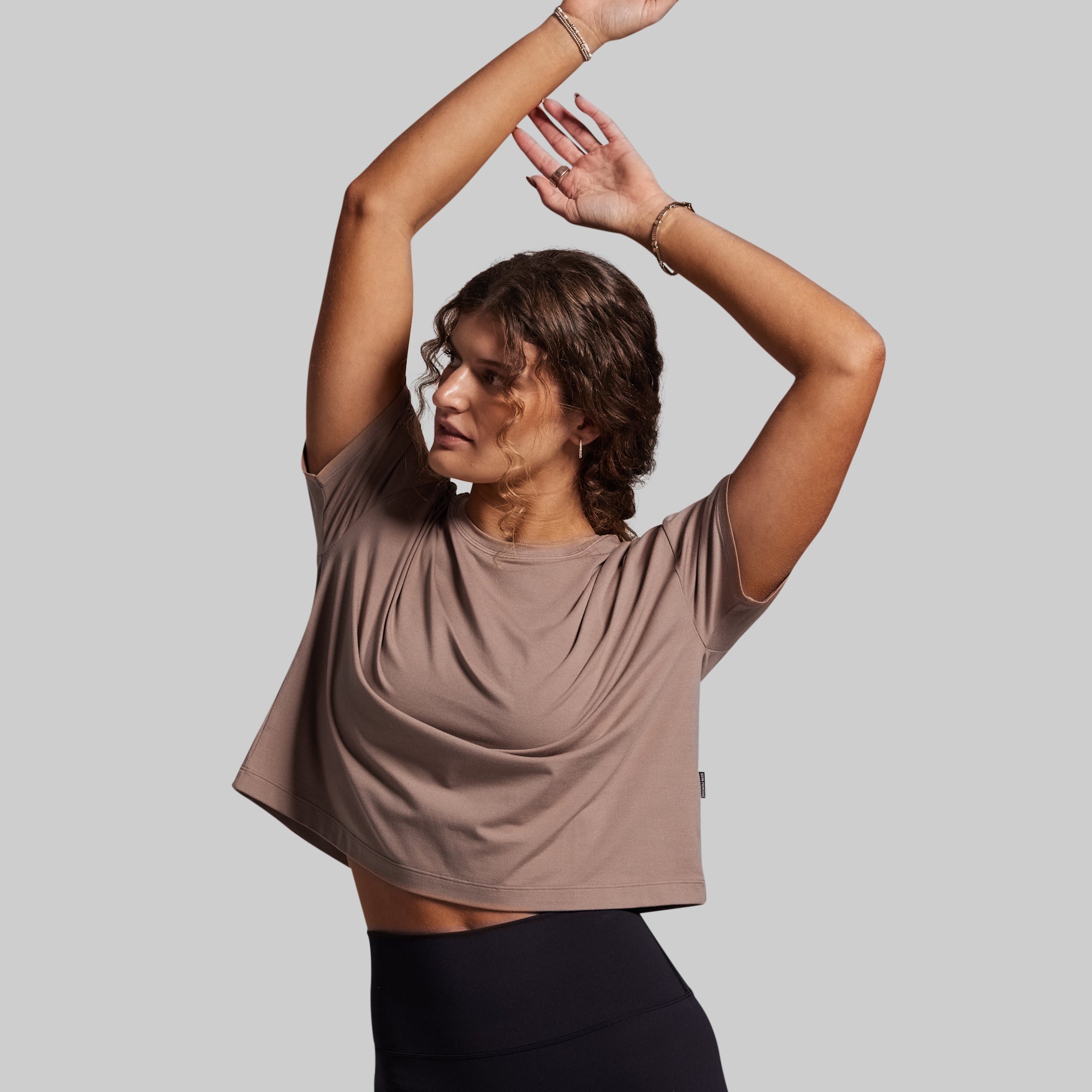 *Forpöntun* BP Premium Basic Crop Tee - Java