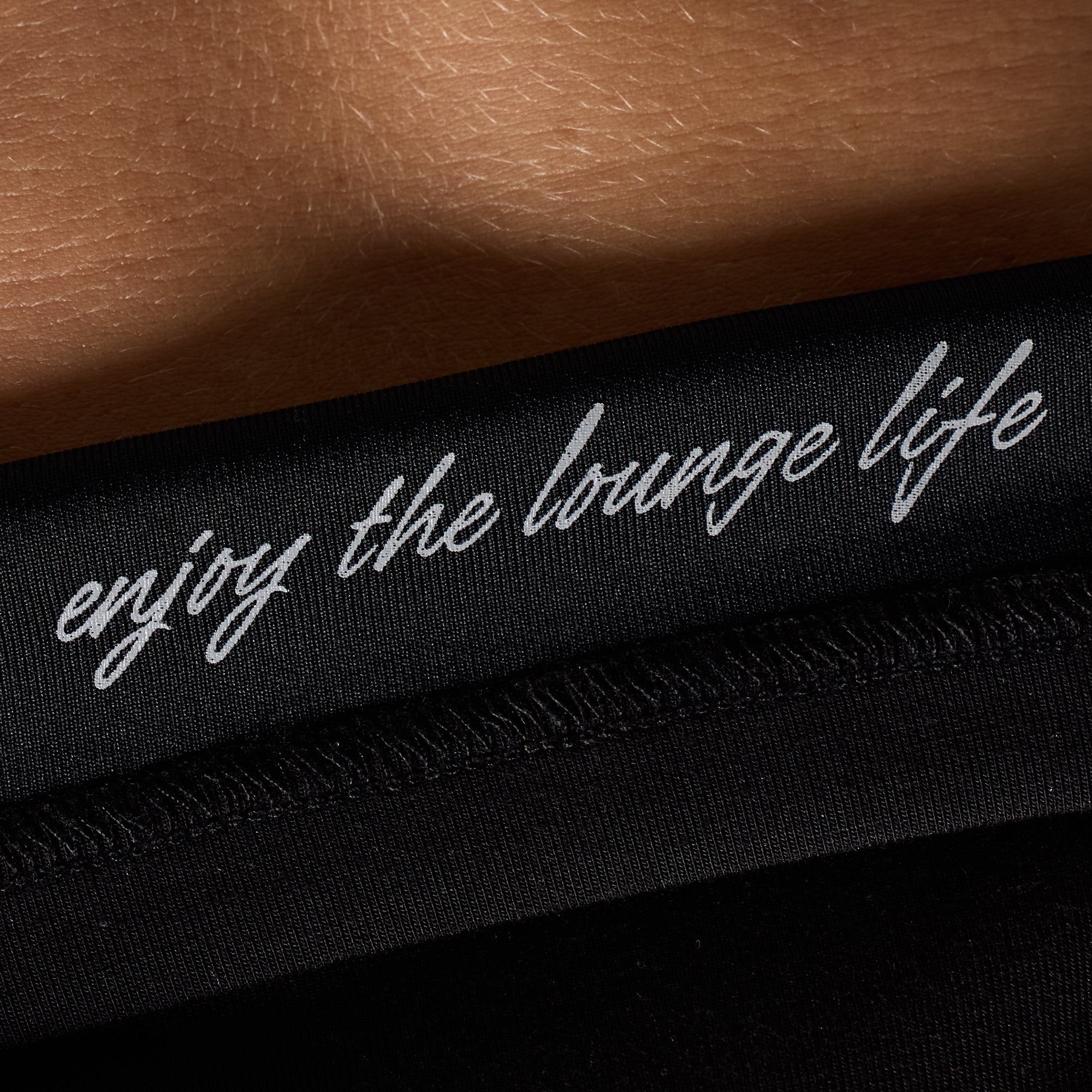 *Forpöntun* Lounge Lux Cropped Pullover - Black