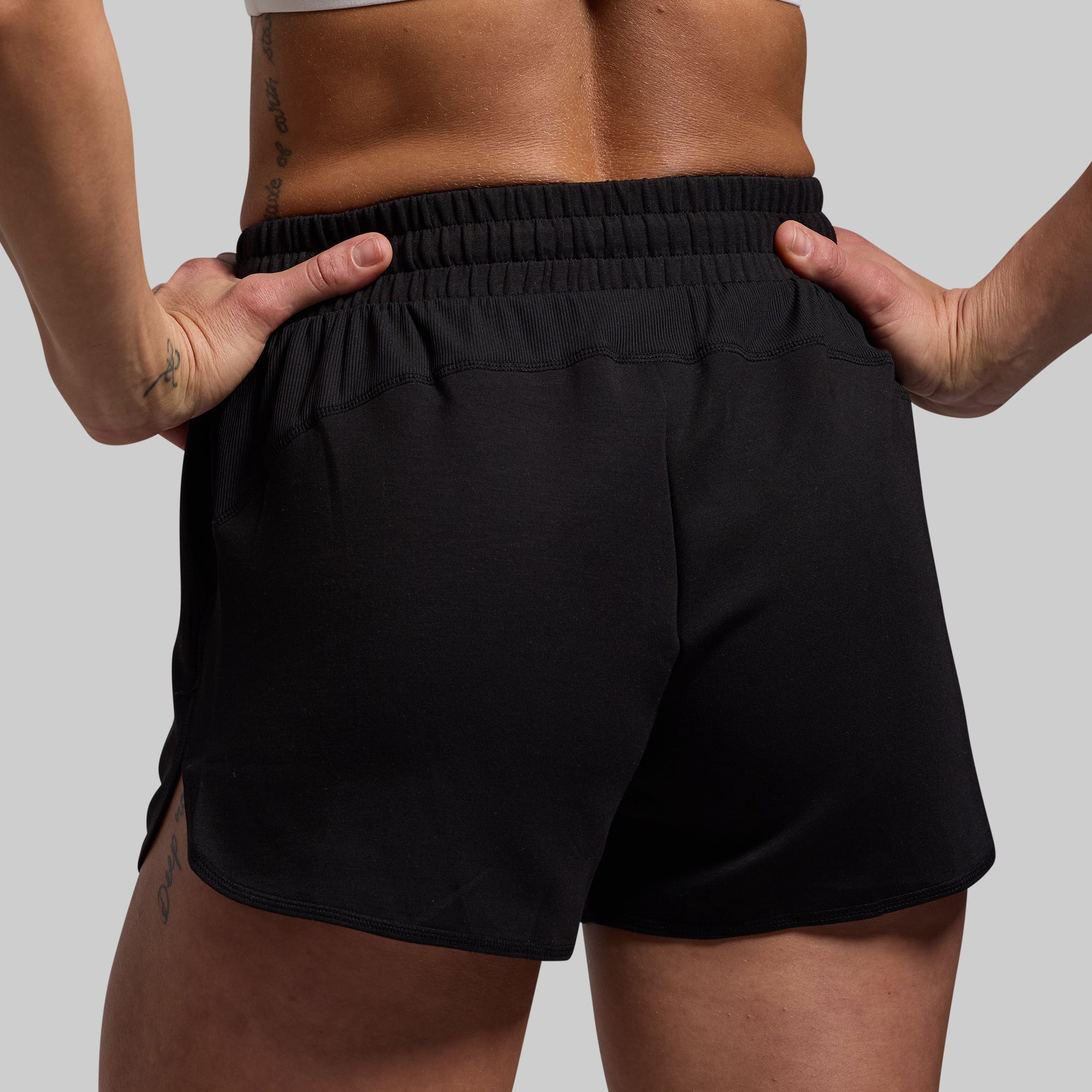 *Forpöntun* Lounge Lux Short - Black