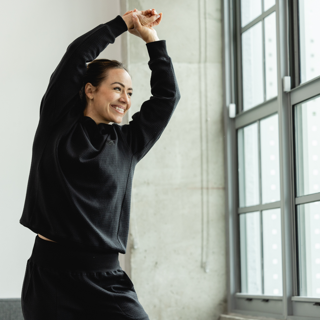 *Forpöntun* Women's Cloud Hoodie - Black