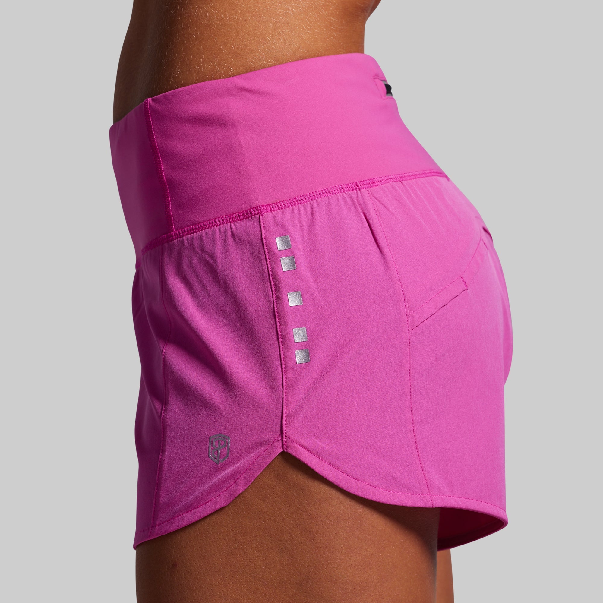 *Forpöntun* Women's Endurance Short - Fuchsia